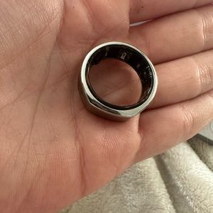 Oura Smart Ring size 9 - Barely Used - Gen 3
